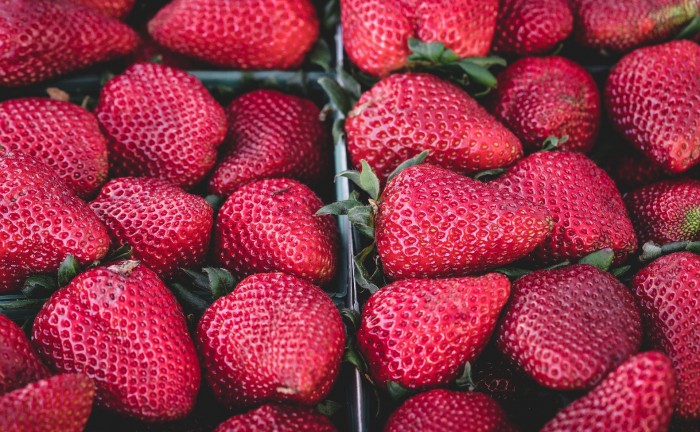 strawberries-1326148_1920